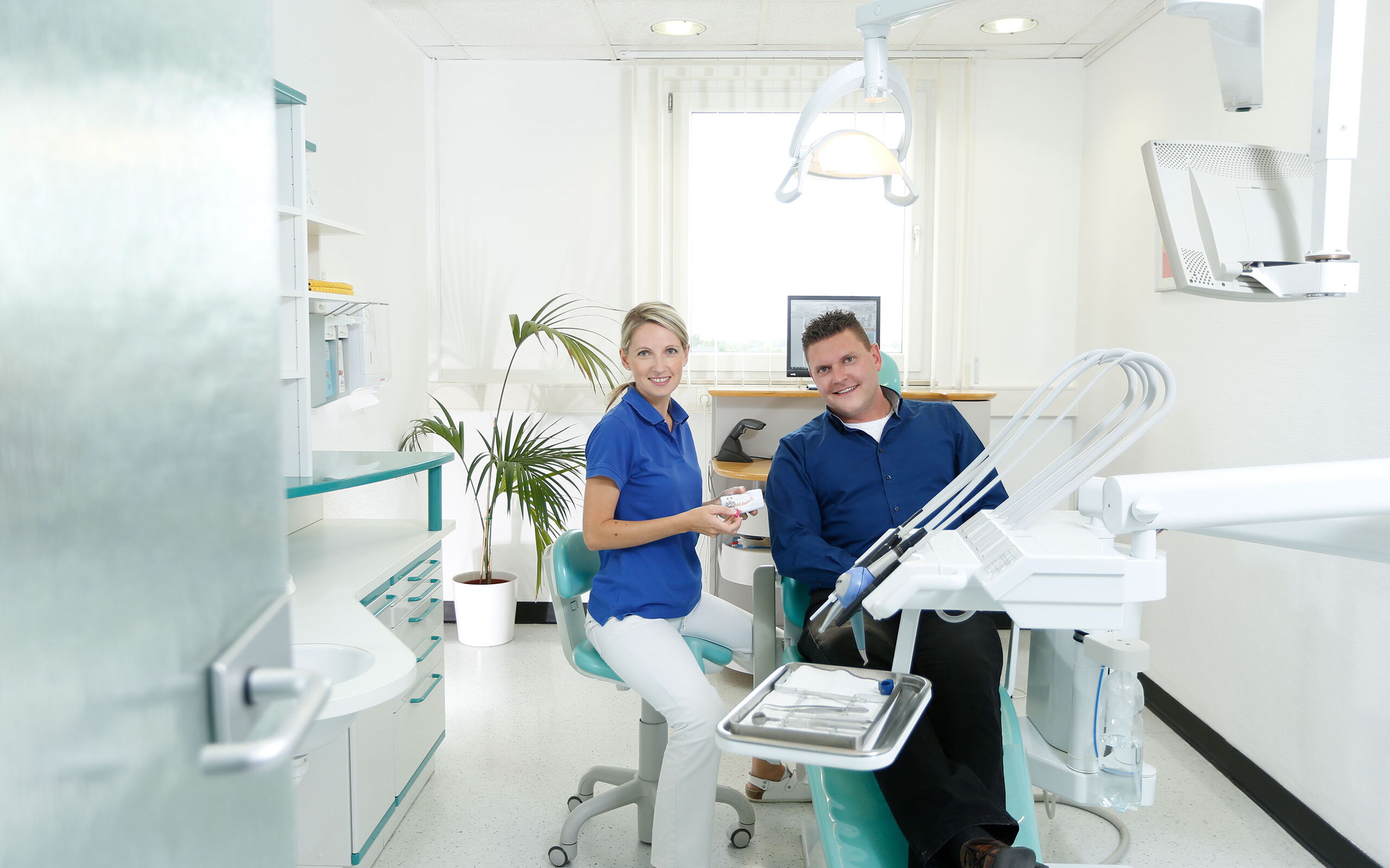 Behandlung Zahnarztpraxis Hochheim Dr. Corvers